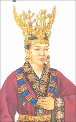 예복을 입은 신라 귀족 여성(상상도). 왕비의 모습과 비슷하지만, 왕비의 모습은 아니다. 사진 출처는 <한국생활사 박물관>. 
