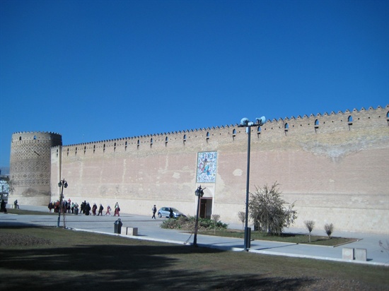 카림 칸이 만든 아르게 카림 카니 궁전의 성곽.
