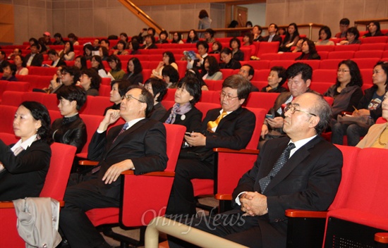 대전교육희망네트워크가 25일 대전시청 대강당에서 출범식을 갖고 공식 활동에 들어갔다.