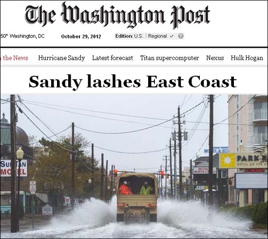 '샌디가 동부 해안을 강타했다'는 제목의 <워싱턴포스트>. 오션시티에서 구조된 주민들을 태운 주 방위군 트럭이 홍수가 난 거리를 달리고 있다. 