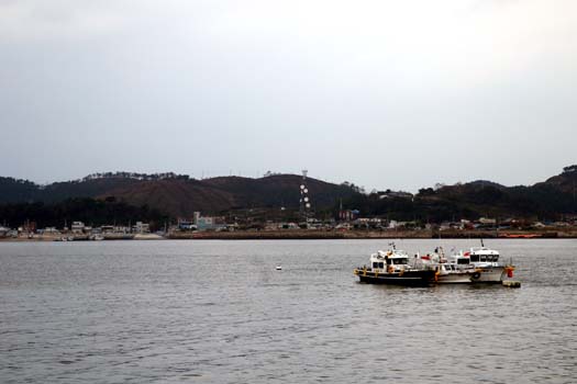  연평도 내항 선착장에서 바라본, 연평도 시내.