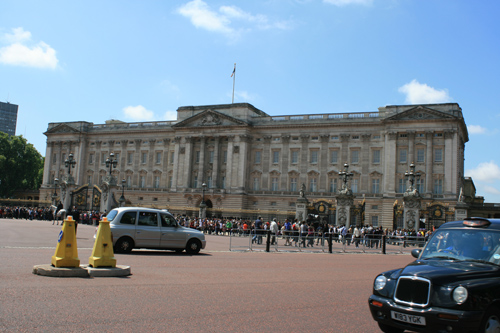엘리자베스 영국 여왕이 살고 있는 거주지이다.
