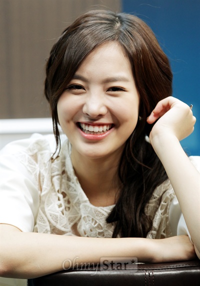  SBS주말드라마 <다섯손가락>에서 홍다미 역의 배우 진세연이 5일 오후 서울 상암동 오마이스타 사무실에서 매력적인 미소를 짓고 있다.
