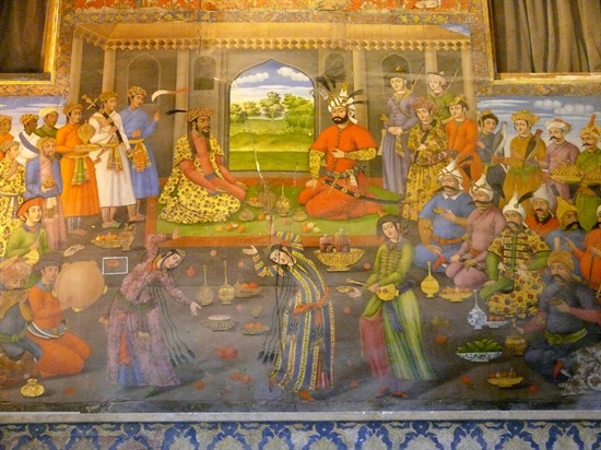 체헬 소툰 내의 그림, 샤 이스마일이 인도의 왕 후마윤을 접대하는 장면.