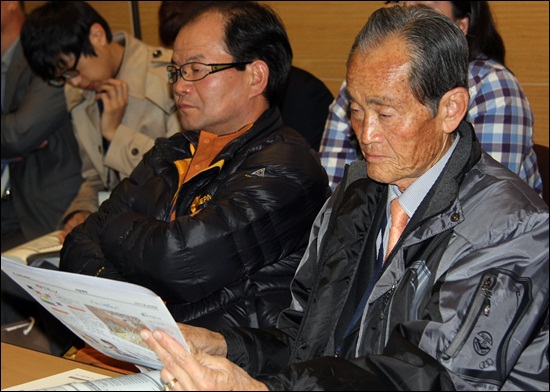 13일 대전컨벤션센터(대전 유성구)에서 지역신문발전위원회 주최로 열린 '2012 지역신문 컨퍼런스'에 참여한 80대 시민기자