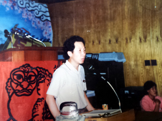  김근태 민청련 초대의장. 1988년 9월 30일 성남민청련 창립식에서 '민족민주운동의 진로'에 대해 강의하고 있다.