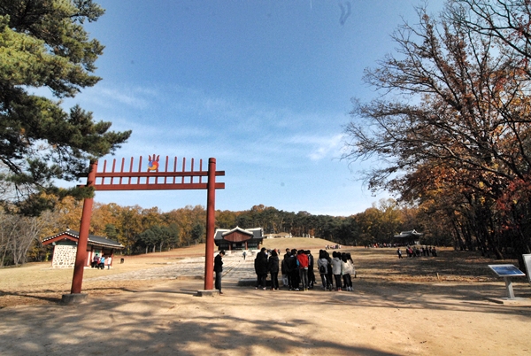 사도세자와 혜경궁 홍씨의 합장묘인 융릉의 전경