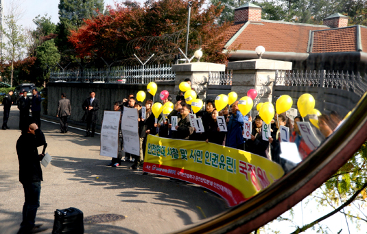인천연대는 지난 7일 국가정보원 인천지부 정문 앞에서 인천연대 회원에 대한 무차별적인 사찰 중단을 요구하는 집회를 개최했다.