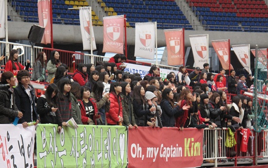  11월 11일 부산아시아드경기장에서 열린 부산 vs 경남 경기를 찾은 부산아이파크 팬들