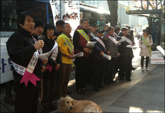 정의사법구현단의 20일 여의도 문재인 캠프 앞 집회  
