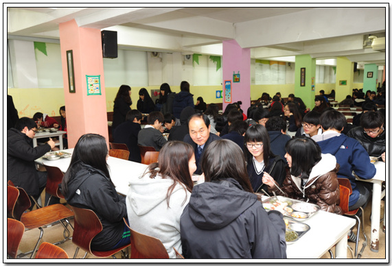 영림 중학교 급식은 학교 직영으로 운영되고 있다.