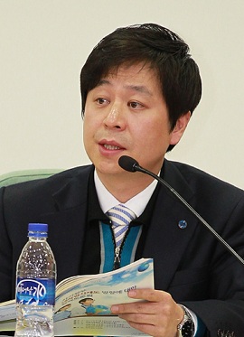 토론자로 참석한 김무성 한국교원단체총연합회 정책기획국장