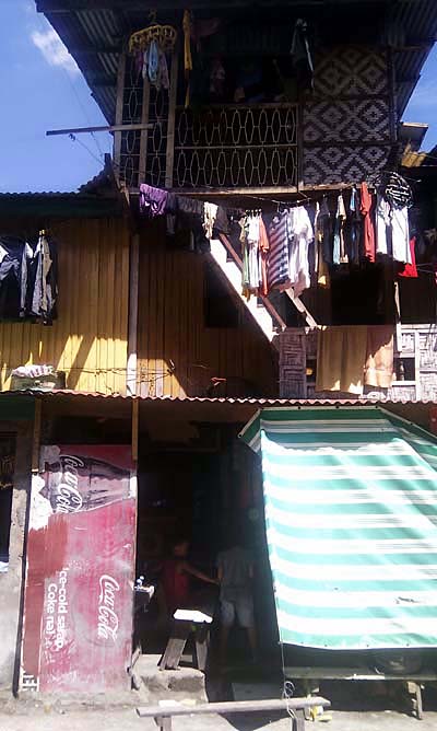 필리핀 사람들이 살고 있는 가정집