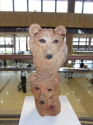 한국목조각예술협회 김진아 회원의 목조각 작품 "곰"