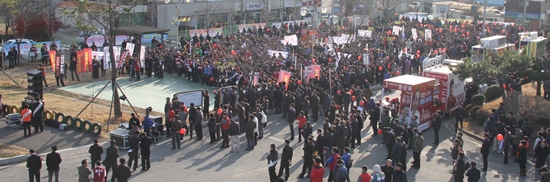 이날 집회는 주최 측 집계로 약 2000명의 시민과 KAI노조원, 시민사회단체 회원들이 참석했다. 
