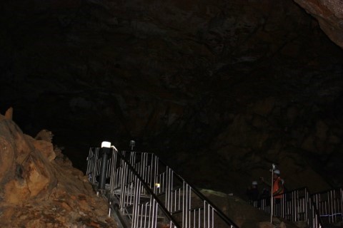 참 멋지게 보존이 된 동굴이다