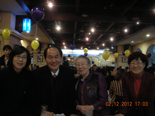 길원옥 할머니와 자리를 함께 한 김제남 의원과 이수호 후보
