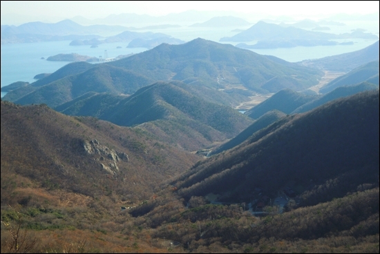 휴양림이 있는 팔영산 남쪽 골짜기 풍경