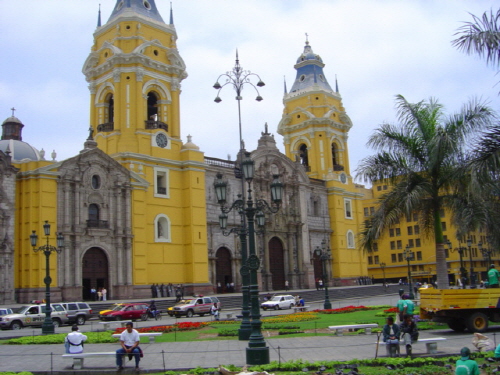 페루의 정복자 프란시스코 피사로의 미라가 있는 리마 대성당