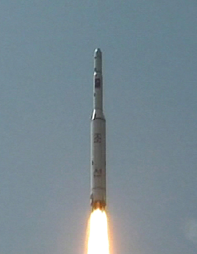 북한이 지난 12일 오전 평안북도 철산군 동창리에서 장거리 로켓 '은하3호'를 발사했다. 사진은 지난 2009년 광명성 2호 발사모습.