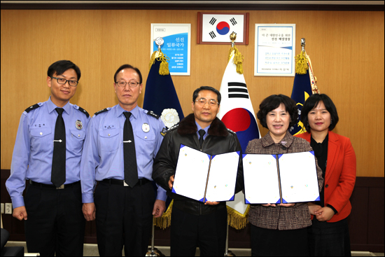 부산해양경찰서는 14일 부산 영도구 건강가정지원센터와 심리상담 지원서비스 업무협약을 체결했다.