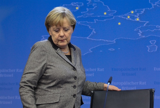 앙겔라 메르켈 독일 총리가 14일(유럽시간) 브뤼셀의 EU본부에서 열린 이틀 일정의 EU 정상회의를 마무리하는 기자회견에 참석하고 있다.