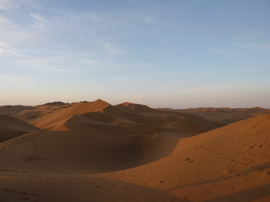 사막에 와보지 않고서 사막의 아름다움을 말할 수 없다. 쿠무타크 사막에서 절대미를 보았다. 
