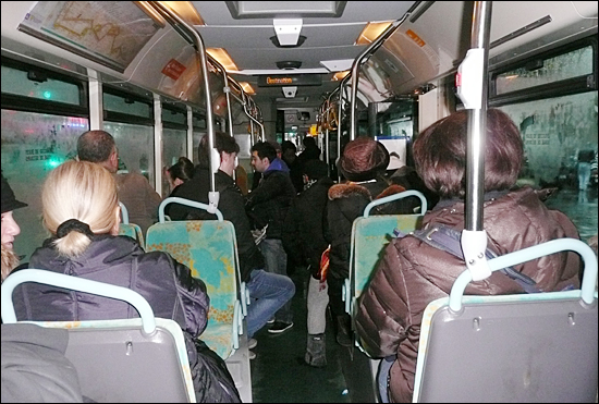 파리 시내 버스 내부의 모습. 