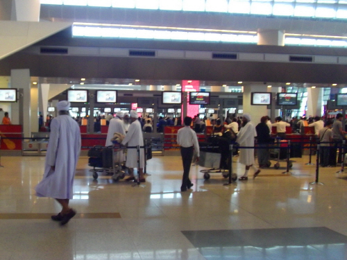 에어 인디아 항공 비행 캔슬로 아수라장을 이루고 있는 델리 공항