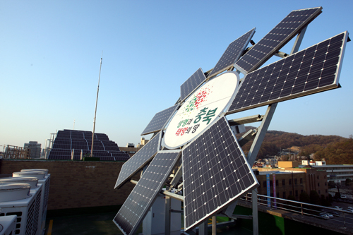 민선 5기 충북도의 핵심 사업은 태양광 산업이다.