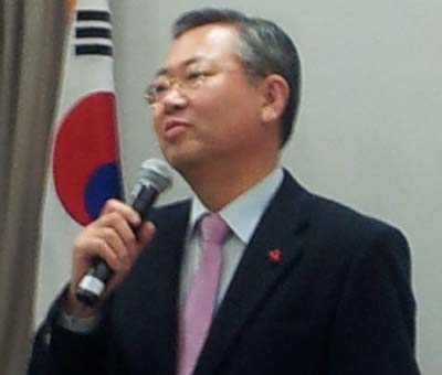 박남춘 민주통합당의원이 인사말을 하고 있다.