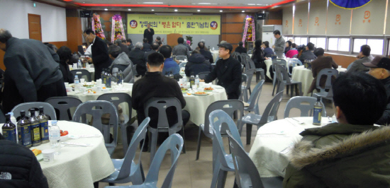 <병은 없다> 출간기념회가 지난 22일 광주의 한 식당에서 열렸다.