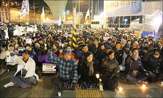  26일 오후 7시 30분부터 부산 영도구 한진중공업 앞에서 ‘최강서 열사 추모 부산총집회’가 열렸다. 
