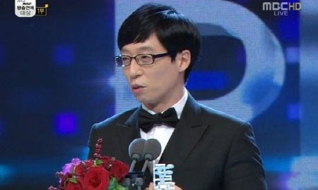  2012 mbc 방송연예대상에서 'PD상'을 수상한 유재석이 수상소감으로 <놀러와> 종영인사를 전했다