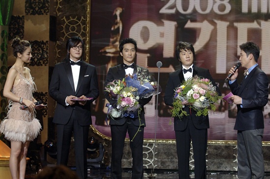  2008년 MBC 연기대상을 공동 수상했던 배우 송승헌(왼쪽)과 김명민
