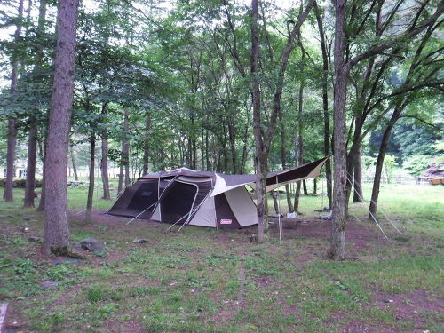 내 텐트와 비교하면 저 텐트는 궁궐 같다. 나중에 기회가 닿는다면 나도 저런 멋진 텐트에서 캠핑을 하고 싶다.