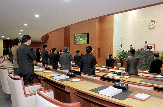 성남시의회 제191회 임시회 본회의가 12월 31일 개회했으나 1시간여만에 정회한 이후 속개하지 못한 채로 자동 산회되면서 2013년도 예산안 처리에 실패했다.
