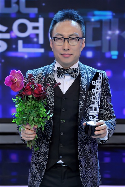  2012 MBC 방송연예대상에서 생애 첫 대상을 받은 박명수