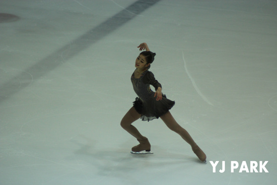  김연아가 KB금융그룹 피겨스케이팅 챔피언쉽에서 레 미제라블을 연기하고 있다 