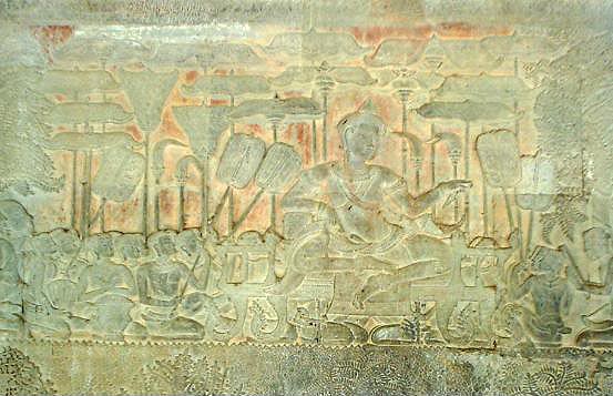 앙코르 와트에 양각되어 있는 수리야바르만 2세, 수리야바르만은 앙코르 와트를 세운 왕으로 앙코르 왕조 최전성기의 왕이다.