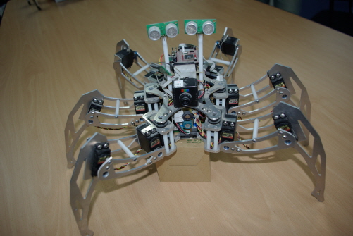 이들의 선배 팀이 만든 로봇. 로봇경진대회 출품작이다. 