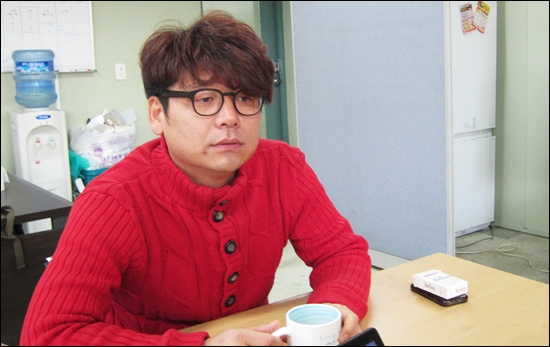  김기덕 감독과 오랜 시간 함께 작업해 온 전윤찬 피디를 <오마이스타>가 다시 만났다.