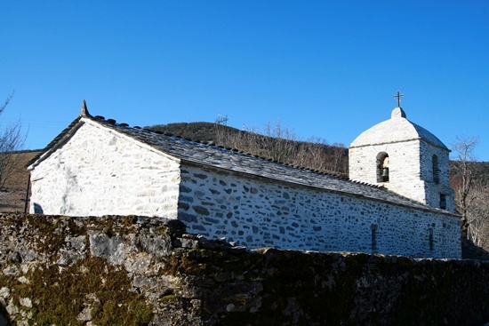 순례자의 몸과 영혼에 잠깐의 쉼을 주는 비두에도 마을(Viduedo)에 세워진 산 페드로 교회.