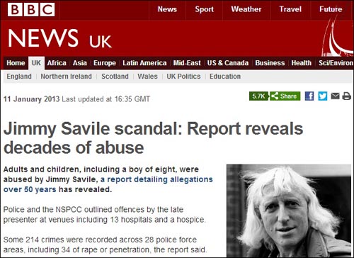 영국의 유명 방송진행자 지미 새빌의 생전 성범죄 수사 결과를 보도하는 BBC