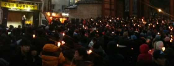 12일 오후 6시 18대 대선부정선거진상규명시민모임 주최 18대 대선 수개표 촉구 촛불시위의 모습이다.