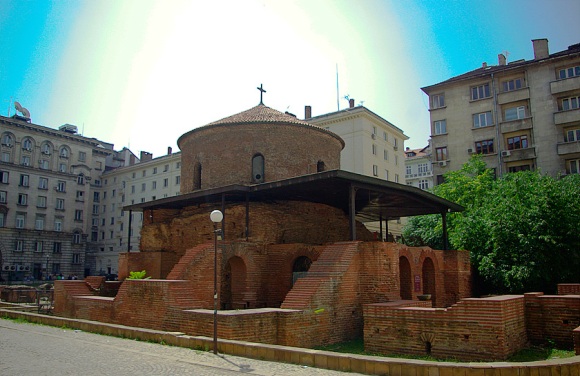 불가리아정교회 성당으로 추측되는 건물. 이 나라에서 역시 종교와 관련된 생소한 체험을 했다.