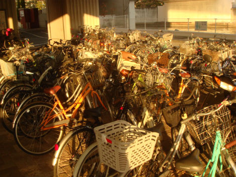 　　전차역 부근에 설치된 자전거 보관소입니다. 