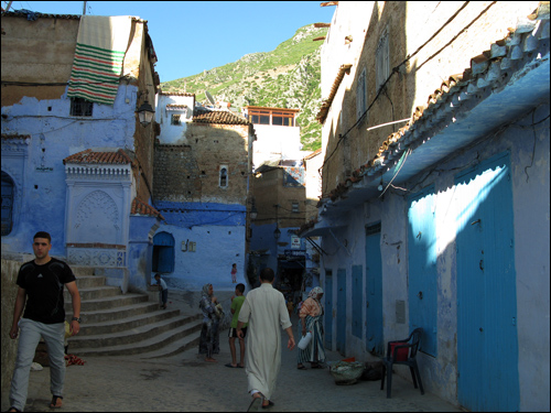 워낙 관광객이 많이 찾아오는 마을이지만 골목을 몇 개 지나 안으로 들어가면 마을 사람들의 생활상을 엿볼 수 있다.  
