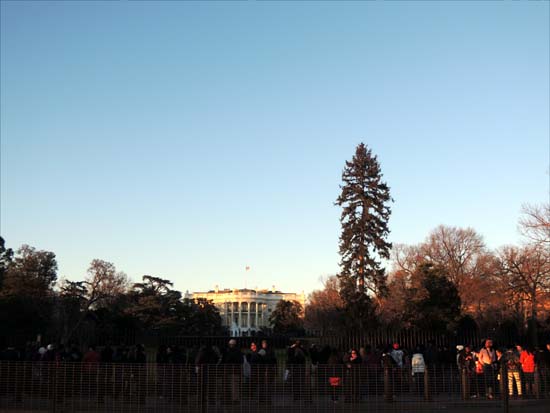 취임식이 끝난 뒤 대통령은 펜실베니아 애비뉴를 지나 이곳 백악관으로 들어가게 된다. 
