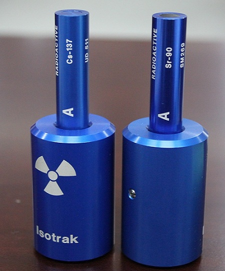 세슘-137(왼쪽)과 스트론튬-90(오른쪽) 
